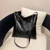 Bolsa Hobo de Couro Bovino de Primeira Camada Tingido Naturalmente para Axila Modelo Novo 2025 Grande Capacidade Couro Genuíno Ombro Transversal Feminina
