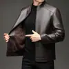 Jaqueta de couro masculina Haining para outono e inverno, casual de negócios, gola alta, forrada com fleece, espessa, jaqueta de couro para homens jovens e de meia-idade