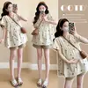 Maternidad 2025 Verano Nuevo Camisa Top de Muñeca Bordada con Lazo Reductora de Edad Pantalones Cortos para Barriga Conjunto de Dos Piezas