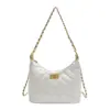 Bolso pequeño negro estilo Chanel para mujer, nueva moda 2026 nicho de alta gama bolso de axila con patrón de diamantes y correa de cadena