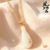 Nuevo colgante de jarrón de jade blanco estilo chino, bañado en oro y adornado con diamantes, colgante de jarrón transparente de jade de paz de flor de ciruelo, cadena para clavícula de estilo tradicional para mujer