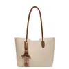 Bolsa de grande capacidade para mulheres 2023 Verão nova bolsa de ombro trabalho de moda commuter bag textura de cor sólida tote bolsa feminina