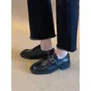 Sapatos Pequenos de Couro com Fivela e Bico Quadrado para Mulheres 2025 Salto Grosso Estilo College Mocassins Sapatos Versáteis e Casuais