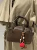 Bolso Pequeño Retro de Alto Valor para Mujer 2026 Otoño Nueva Llegada Bolso Boston de Mano Color Sólido Bolso Cruzado Personalizado Moderno