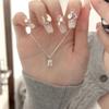 Novo Colar Quadrado de Diamante Gelo-transparente para Mulheres, Simples, Versátil, Doce e Fofo, Design de Nicho para Estudantes, Sensação de Alta Qualidade e Cool