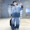 Conjunto de Moletom Infantil Masculino Outono 2025 Novo Estilo para Crianças Mais Velhas Primavera e Outono Esportivo Outono Elegante Tendência