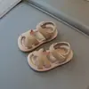 Sandálias Infantis 2026 Verão Novo Estilo Bebê Estilo Coreano Antiderrapante Solado Macio Calçados de Praia para Bebês Sandálias Simples e Versáteis