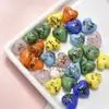 Colgante de flor cilíndrico con forma de corazón estilo japonés retro, accesorios para collar y pulsera DIY de cuentas de vidrio, en stock, se envía dentro de 48 horas