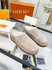 Outono/Inverno 2024 Donkey Home Novo Camurça com Forro de Lã Solado Grosso Baotou Tow Leite com Chá Moda Versátil Slip-on Sapatos Femininos