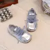 Sapatos de Couro Infantis 2026 Primavera Novo Estilo Sapatos de Princesa para Meninas Sapatilhas para Meninas Pequenas Solado Macio Moda Estilo Ballet Sapatos Mary Jane