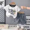 Ropa Infantil Niños Conjunto de Verano 2026 Nueva Ropa de Verano para Bebé Guapo Letra Manga Corta Ropa de Verano para Niño Moderna