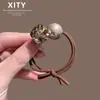 Elástico de Cabelo Quadrado com Strass da Moda para Mulheres, Faixa de Cabelo Fashionável de Celebridade da Internet para Coque, Novo Acessório de Cabelo Versátil de Pérola para Rabo de Cavalo