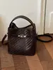 Bolsas pequeñas súper populares para primavera y verano para mujer 2026 nueva moda bolso cruzado versátil bolso de mano para el trabajo bolso tipo cubo bolso tote pequeño