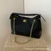 Bolsa Tote Pequena Fragrância Retro Design de Nicho 2025 Nova Versátil Acolchoada Bolsa de Axila Cor Contrastante Bolsa de Ombro com Corrente