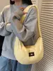 Bolsa de Algodón tipo Burbuja Estilo Coreano para Mujer, Gran Capacidad, Nuevo 2025 Otoño e Invierno Bordado de Corazón Exquisita Bolsa Cruzada tipo Empanada