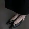 Sandalias de piel de oveja estilo francés con hebilla metálica, tacón de cuña y punta cerrada para mujer, elegantes y con estilo, con tira trasera, tacón bajo, punta fina, adecuadas para ir al trabajo
