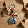 Estilo étnico chino joyería de aleación elefante auspicioso colgante de llavero para hombres y mujeres pequeño accesorio decoración venta al por mayor