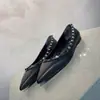 2026 Primavera Nuevos Zapatos Planos Cómodos Remache de Punta Baja Puntiagudos para Viajar al Trabajo Mocasines Casuales Versátiles Mocasines para Personas Perezosas