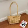 Bolso de hombro tejido para mujer, nuevo modelo de verano 2026, bolso tote simple de gran capacidad para ir al trabajo, bolso de mano casual moderno y único