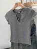 Camiseta Feminina da Moda com Decote V, Ajuste Slim, Manga Curta, Novo Design de Verão, Cropped Ajustado Estiloso e Juvenil