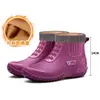 Botas de lluvia cortas, antideslizantes y engrosadas para mujer, adecuadas para usar al aire libre, vadear en el agua, trabajos de cocina y como zapatos sin cordones.; zapatos impermeables de talla adulta, estilo coreano