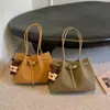 Bolso de color liso para el día a día para otoño de 2026, con un diseño texturizado y plisado, bolso de axila estilo coreano, gran capacidad, elegante, con estilo y moderno bolso de hombro para mujer
