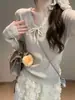 Top de punto suave ajustado de manga larga con cuello en V de encaje para mujer, estilo francés de chica dulce, para primavera, otoño, invierno, con lazo