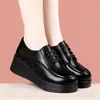 Sapatos Femininos com Salto Anabela Corte Profundo 2026 Outono Novo Estilo Britânico Sola Grossa Bico Redondo Cadarço Sapatos Mãe Salto Alto Sola Macia
