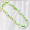 Verde y Vibrante, Piedra de Cuarzo Verde de Alta Calidad, Perlas de Concha Naturales y un Collar Retorcido Inspirado en el Diseño, Cadena para Clavícula