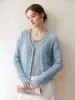 Cardigan Feminino Gola V Vazado 75% Cashmere 25% Seda de Amora Botões com Pérolas Malha Fina Solta