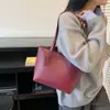 Bolsa de Ombro Casual Elegante de Grande Capacidade para Outono 2025, com Alto Valor Estético, Bolsa Tote Simples e Moderna para o Dia a Dia