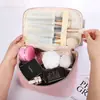 Nova bolsa de maquiagem em couro PU com padrão cruzado, bolsa de higiene pessoal à prova d'água, nécessaire multifuncional portátil para armazenamento de skincare