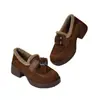 Coleção de inverno 2026: couro macio, mocassins de bico profundo para mulheres, com forro de fleece para aquecimento e conforto, versáteis e fáceis de combinar, e disponíveis em estilos de camurça e bota de algodão.