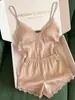 Pijama sexy tipo camisola de seda helada estilo francés con almohadillas en el pecho para mujer, conjunto de ropa de casa de verano con ribete de encaje, top sin mangas y shorts