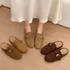 Mules de mujer con hebilla metálica estilo Birkenstock, nueva colección otoño 2026, piel de ante, diseño de punta cerrada, estilo casual y retro, perfectos para llevar al aire libre