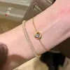 El Mismo Estilo que el Pulsera Planeta Flotante con Incrustaciones de Diamantes Cepillados Color Oro Arena de la Tienda de Oro Puzuo, un Regalo de San Valentín para tu Novia