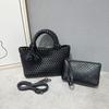 Bolsa de couro macio feita à mão 2025 Nova bolsa de ombro transversal feminina Design exclusivo Moda All-match Estilo ocidental