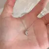 Novo colar de mini croissant para mulheres, design de nicho ins, elegante, luxo leve, simples, moderno, pingente versátil