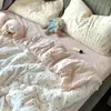 Juego de tres piezas de hilo de algodón de doble capa estilo Ins Una funda de almohada floral de gasa de algodón puro respetuosa con la piel un par de sábanas de color sólido