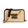 Bolsa quadrada pequena de design de nicho casual e moderna, única, simples, estilosa e fashion, popular no verão de 2025, bolsa de ombro único transversal