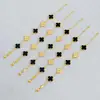 Joyas chapadas en oro de la misma tienda: Pulsera de trébol de cuatro hojas de cinco flores con incrustaciones de ágata negra para mujer, pulsera de trébol de la suerte, moderna y versátil
