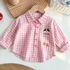 Camisa xadrez para meninas, novo modelo outono 2026, para bebês e crianças pequenas, adequada para usar por cima, nova camisa fina de algodão para o início do outono infantil