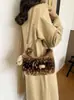Bolso bandolera de un solo hombro con forma de media luna esponjosa, nueva colección otoño/invierno 2026, bolso de peluche para la escuela y el trabajo, bolso de un solo hombro de nicho para llevar debajo del brazo