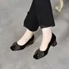 Sapatos de salto alto pretos para mulheres, novo modelo outono 2026, laço com strass, sapatos de salto único com corte baixo, simples e elegantes, adequados para o trabalho, sapatos femininos de salto grosso