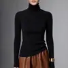 Suéter de lana de hilo Yangzi finamente hilado para mujer, suéter delgado de cuello alto ajustado para otoño e invierno en color café, top de punto de alta gama como capa base