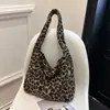 Bolsas de Lana Coreanas para Mujer Otoño e Invierno 2024 Nuevo Estilo Preppy de Moda Patrón Bolso Tote Casual Gran Capacidad Bolso de Felpa