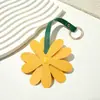 Pingente Chaveiro Flor, Margarida com Pétalas Múltiplas Acessório para Bolsa, Charme de Bolsa Fresco e Moderno