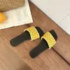 Sandalias Planas Antideslizantes de Lunares Dulces y Frescas para Vacaciones en la Playa para Mujer, Nuevo Estilo Verano 2026 Chanclas Slip-On