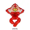 Decoraciones escolares y para centros comerciales para las vacaciones del Día Nacional, incluyendo globos de papel de aluminio en forma de corazón y estrella de cinco puntas, y regalos para el Día del Ejército
