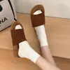 Chinelos femininos de lã de cordeiro para uso externo no outono e inverno, chinelos slip-on de sola grossa para uso em casa, chinelos de lã de bico aberto